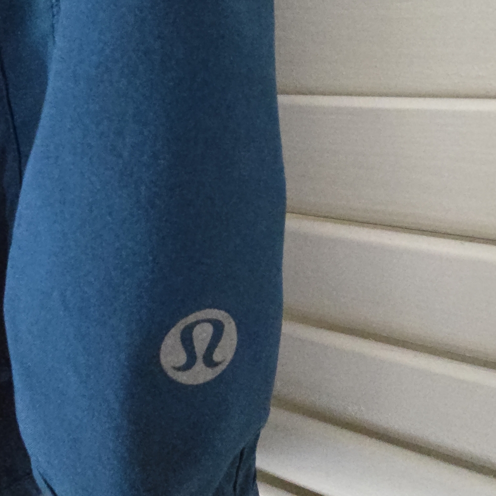 2 pairs Lululemon Women’s Performance Running Shorts - Deep Teal And Navy. - Picture 6 of 6